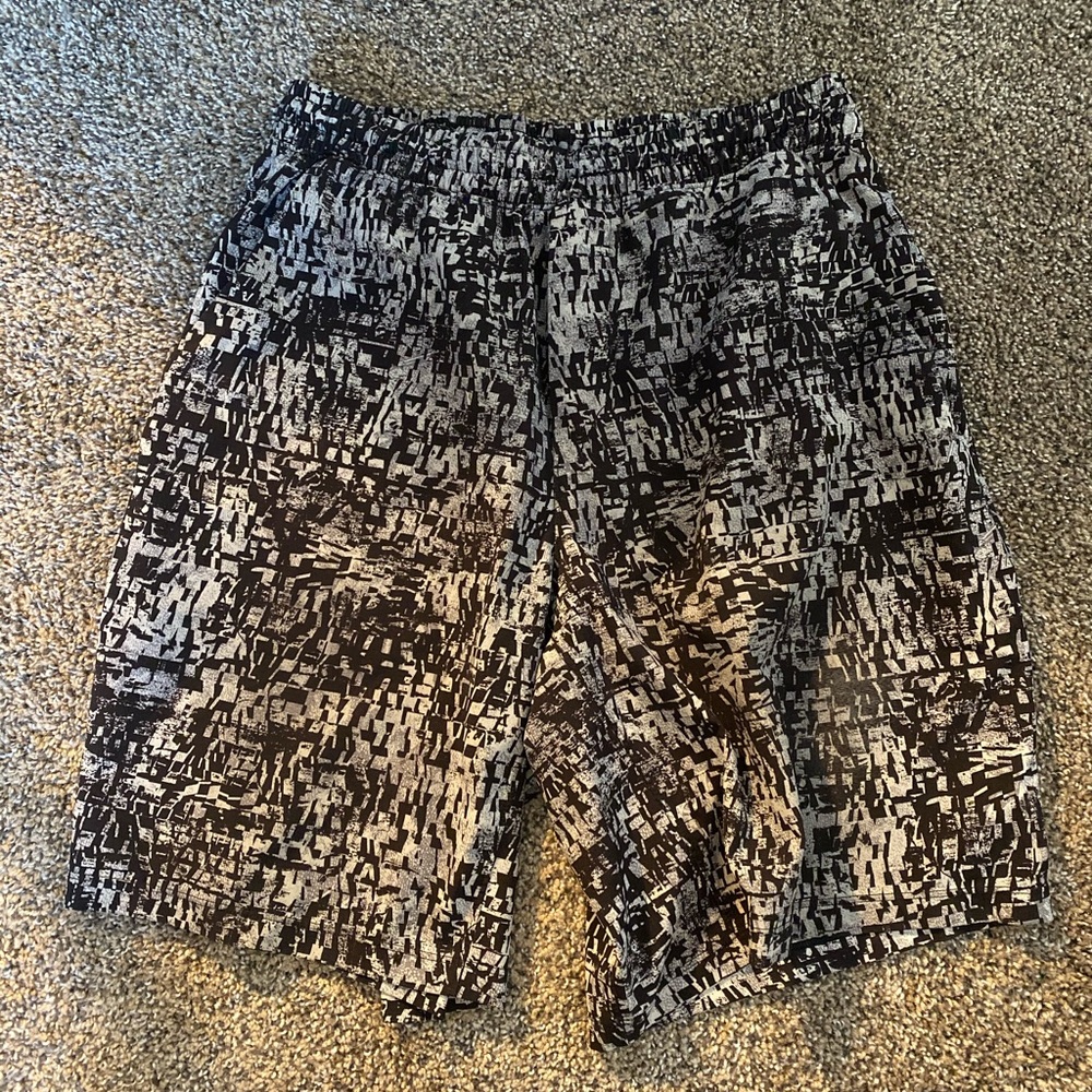 Lululemon Men’s Training Shorts - Size M